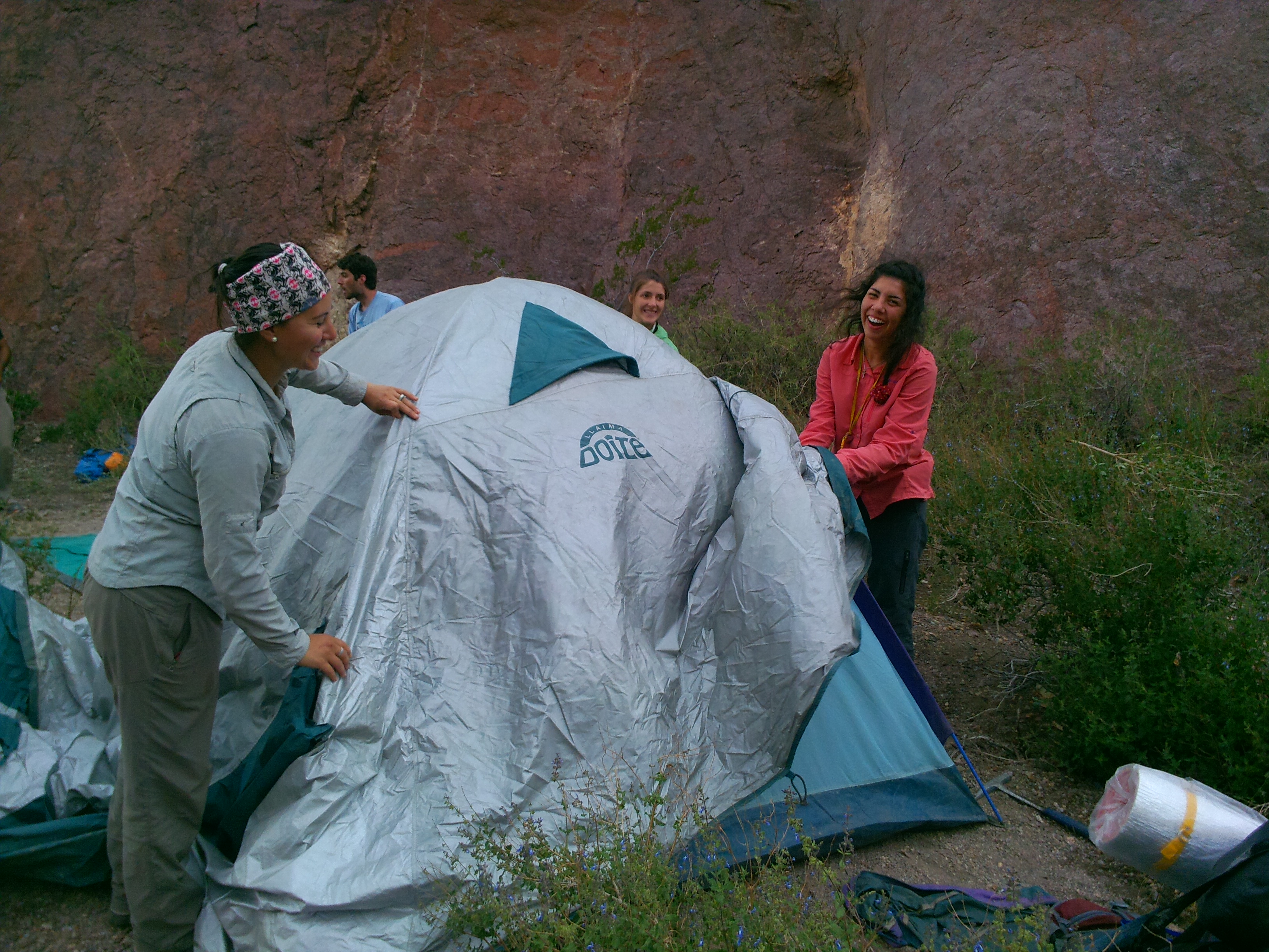 SANTA ELENA, ALEX, GUADA: CARPA TRAICIONERA