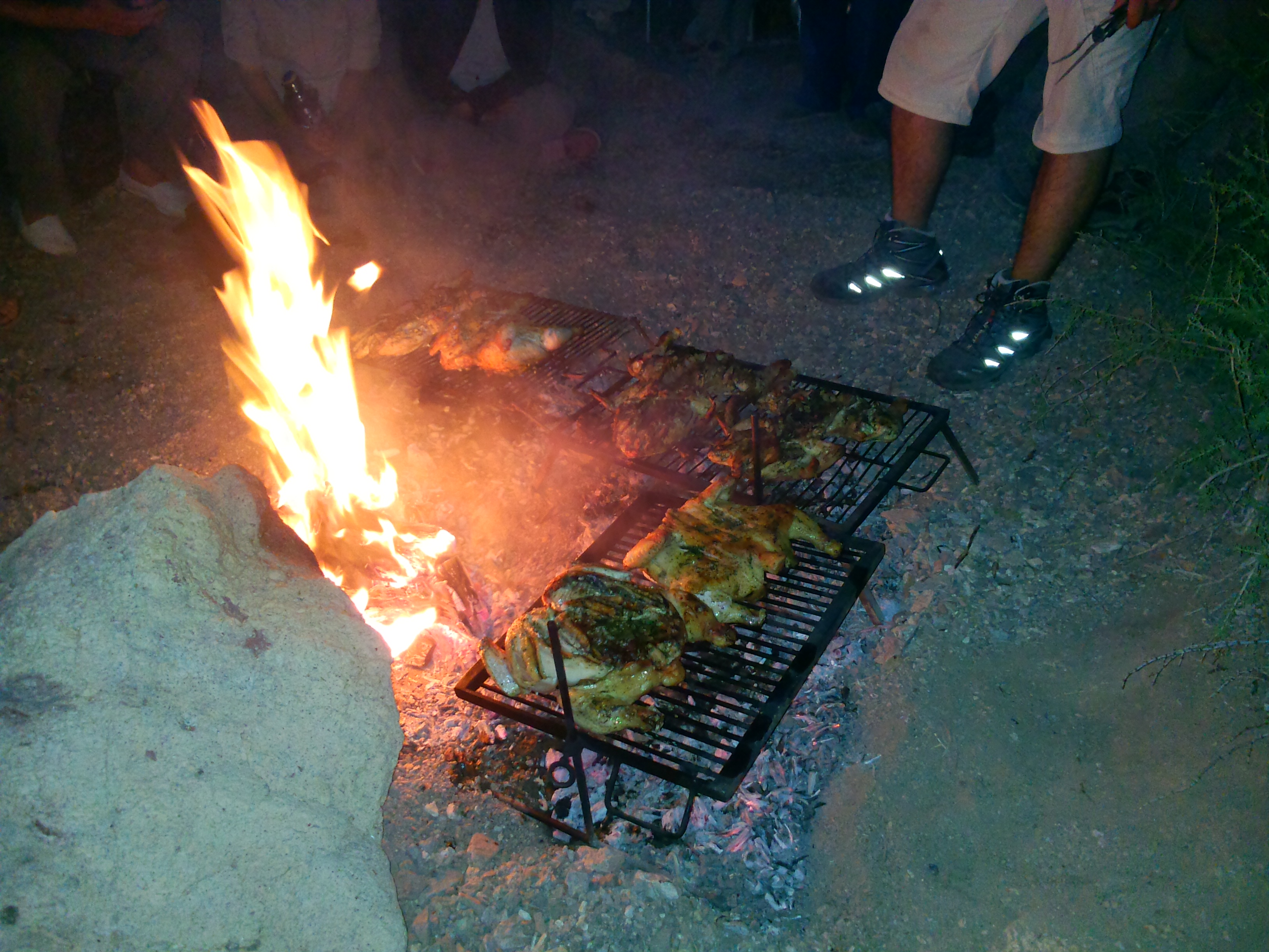 SANTA ELENA: NOCHE DE POLLOS!!!! SABROSOSSSS. MAURO CAPO